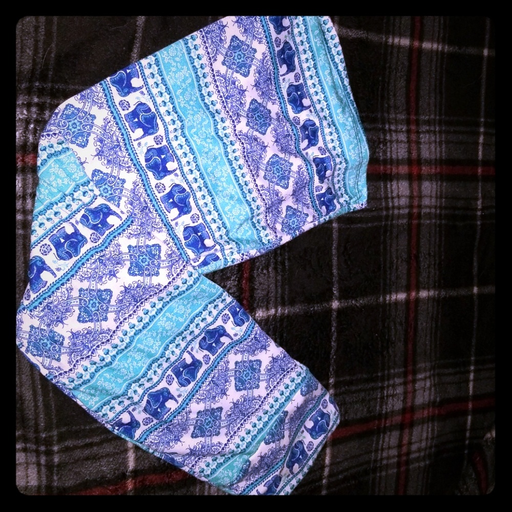 Cute Rue21 elephant maxi skirt